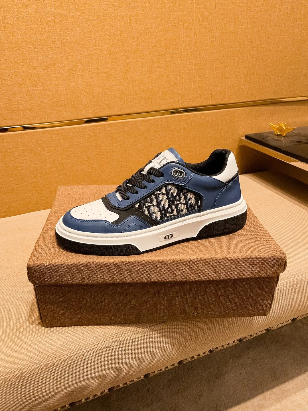 Men's shoes💰 440💰[Dior]🔥 High-end men's shoes brand official website 1:1 latest masterpiece: the upper is made of Italian imported first-layer cowhide with a comfortable and breathable lining➕original non-slip and wear-resistant outsole🔥, making walking more convenient and comfortable! An exclusive new model, a stunning work, a beautiful 1:1 replica [color] compared to the official quality! Create a fashionable personality to set off your uniqueness! A must-have for trendy men! Classic🔥Size: 38-44 Color: 🔥Multiple colors available🔥